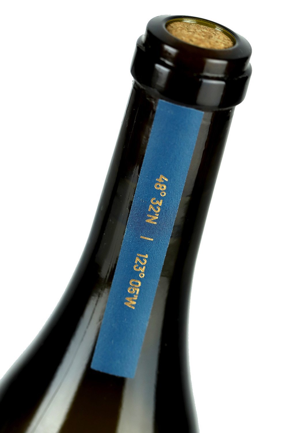 Closeup of the Strata Varia wine bottle neck label